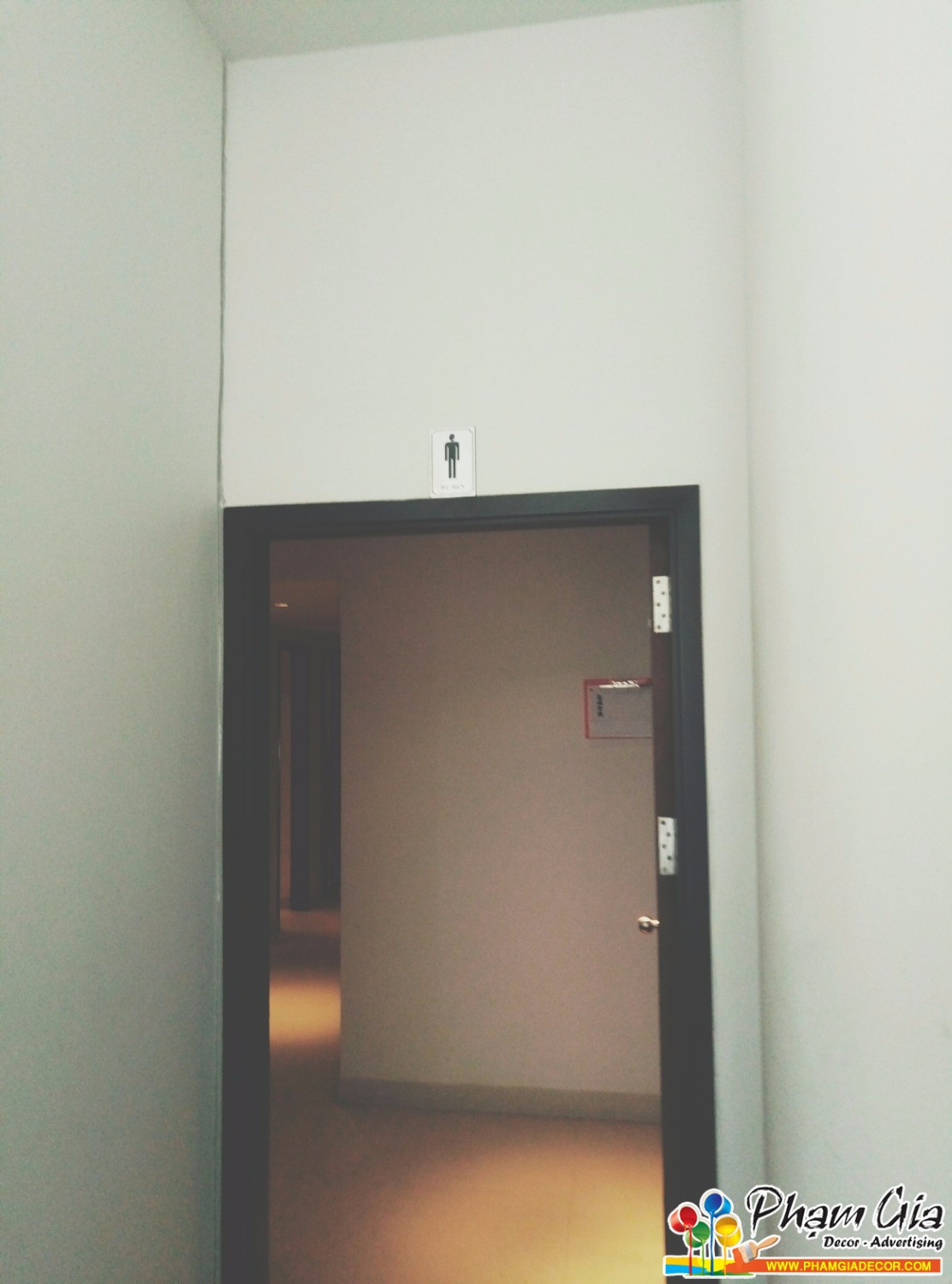 Thi công lắp đặt bảng tên phòng chỉ dẫn inox