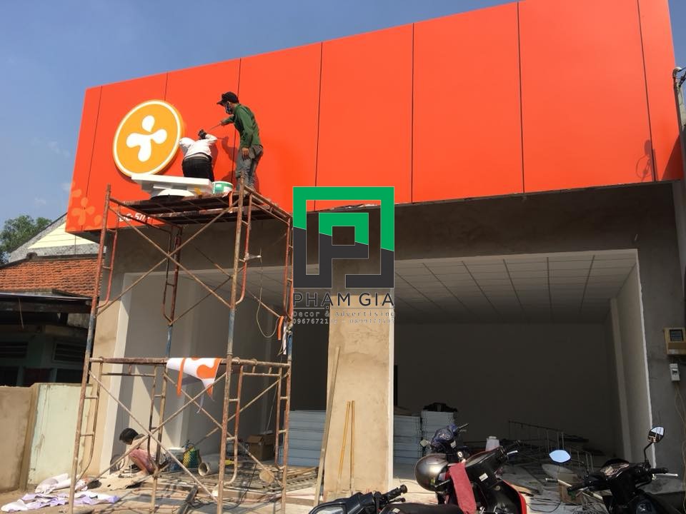 gia cong chu noi am den led