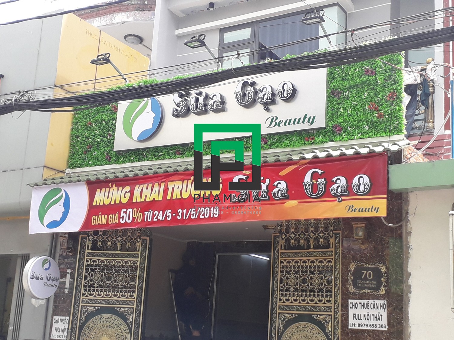 lam bien quang cao co nhan tao